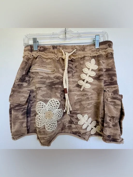 POL Woman’s Boho Western Camo Cargo Mini Skirt with Crochet Detail Size Medium - Picture 2 of 10